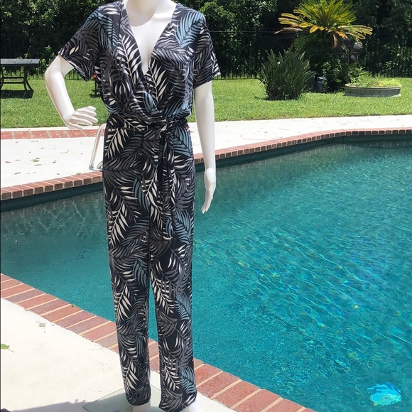 Sandiva palm print,short sleeve, v-neck jumpsuit